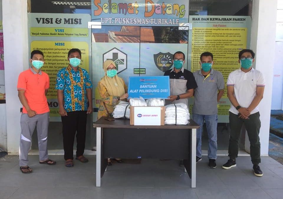 Bosowa Semen Sumbang APD ke 3 Puskesmas di Maros