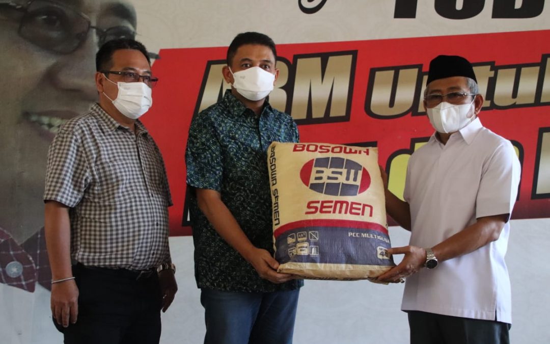 Bosowa Semen Serahkan 1.000 Zak ke Gubernur Benahi Sulbar