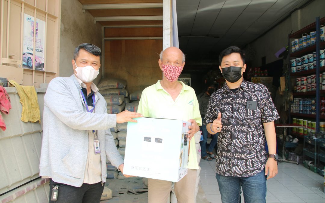 Penjualan Baik, Dua Toko Bangunan di Makassar Dapat Hadiah